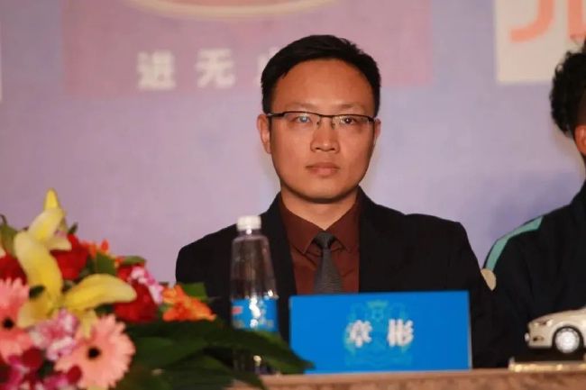 《办公室高潮秘书